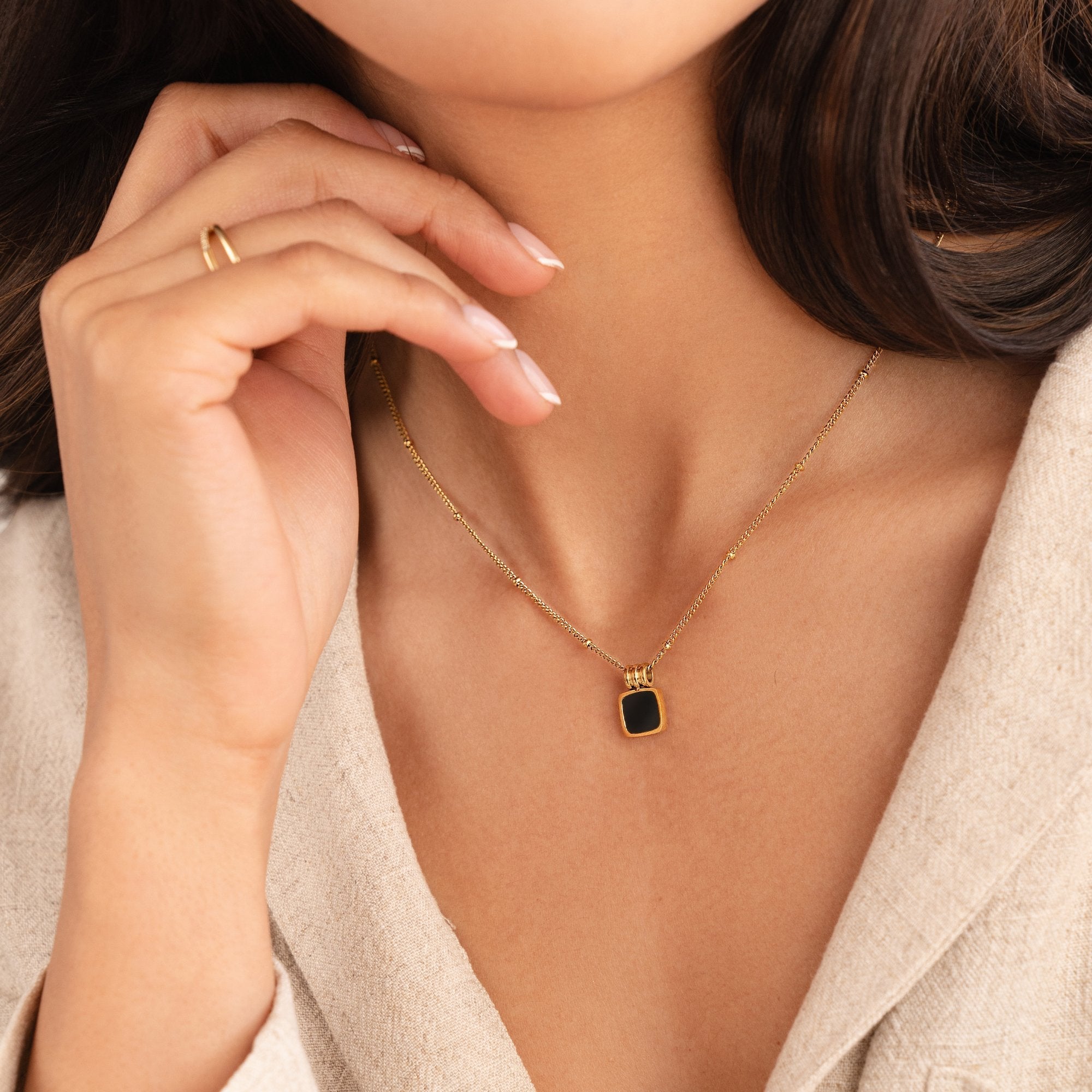 COLLIER MINUIT CHIC